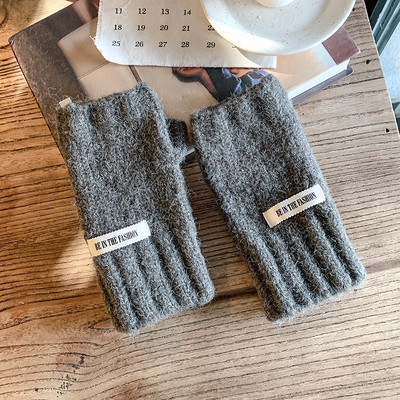 Naiste vabaajakindad embleemiga