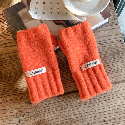 Naiste vabaajakindad embleemiga