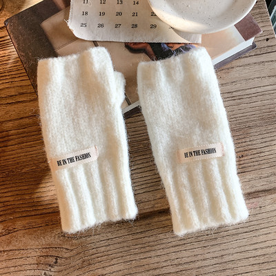 Naiste vabaajakindad embleemiga