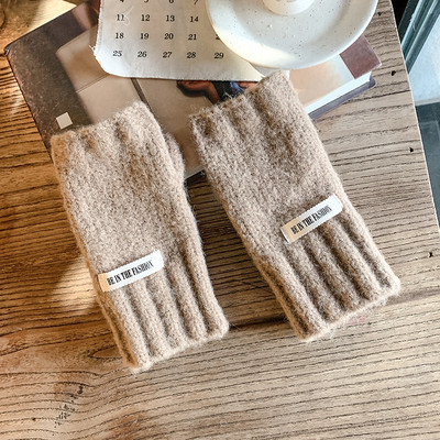 Naiste vabaajakindad embleemiga