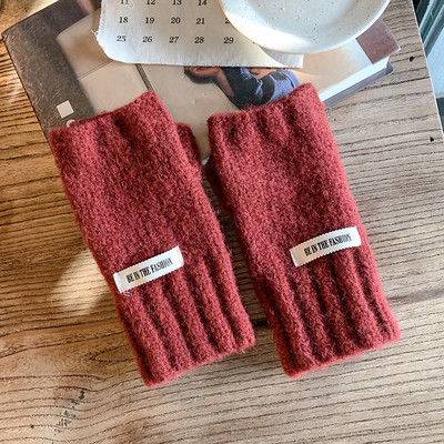Naiste vabaajakindad embleemiga