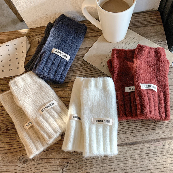 Női alkalmi kesztyű emblémával