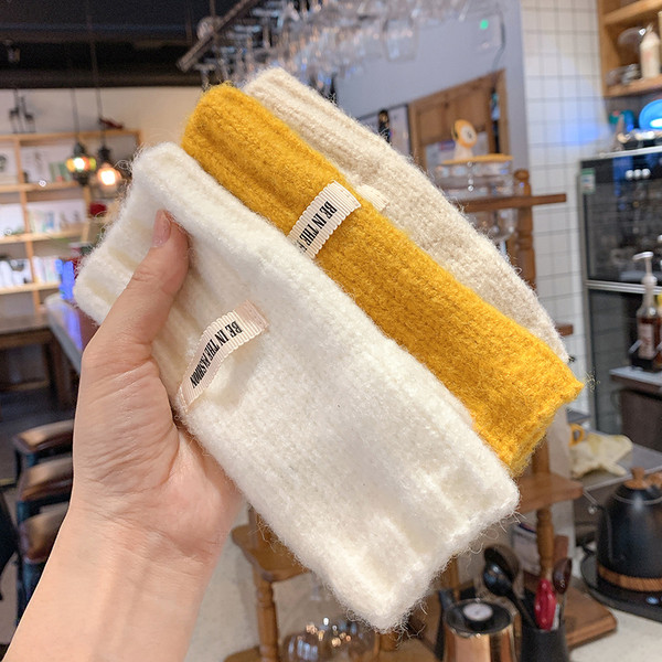 Női alkalmi kesztyű emblémával