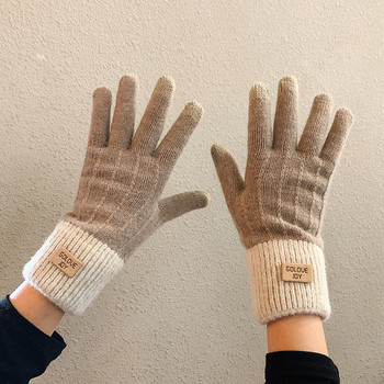 Дамски вълнени ръкавици с емблема