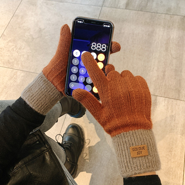 Női gyapjúkesztyű emblémával