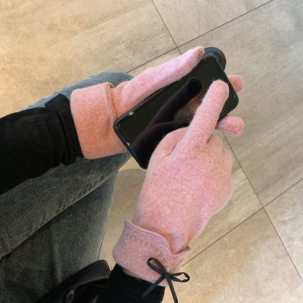 Női téli kesztyű szalaggal