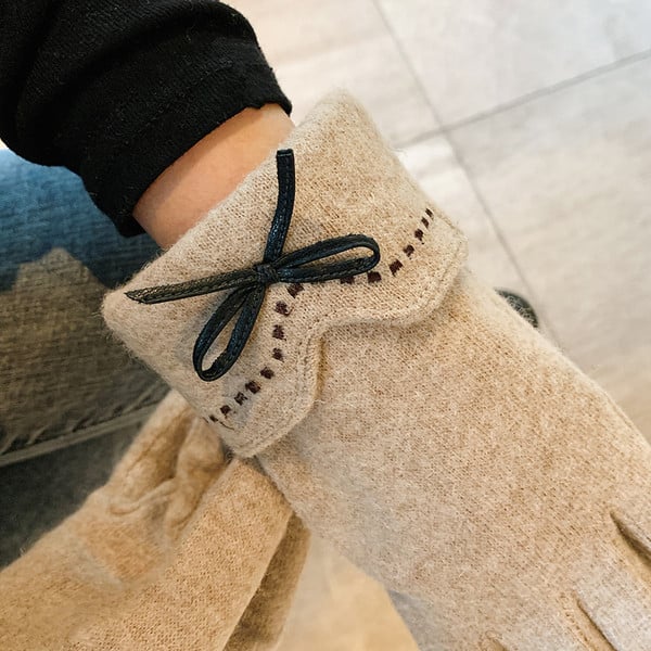 Női téli kesztyű szalaggal