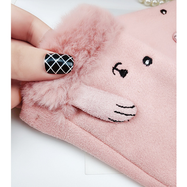 Puha női kesztyű pehellyel és hímzéssel