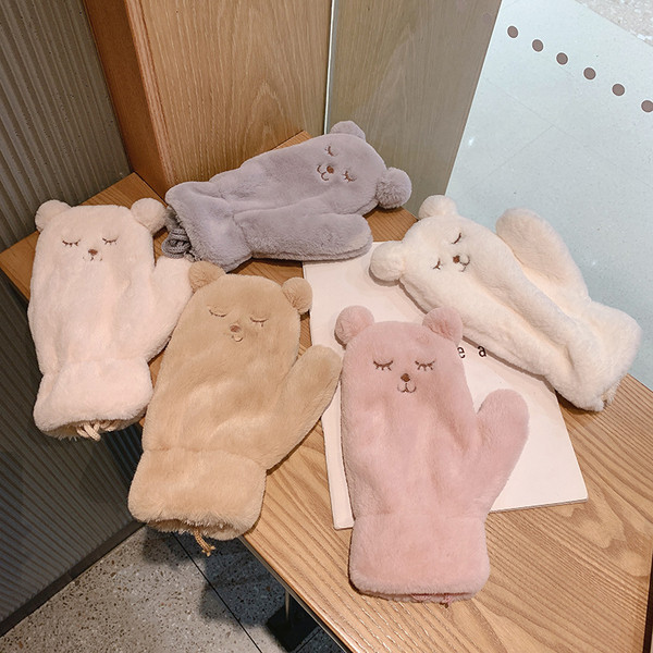 Női pehelykesztyű hímzéssel és 3D elemekkel