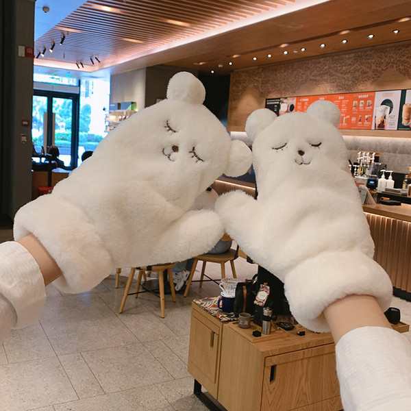 Női pehelykesztyű hímzéssel és 3D elemekkel