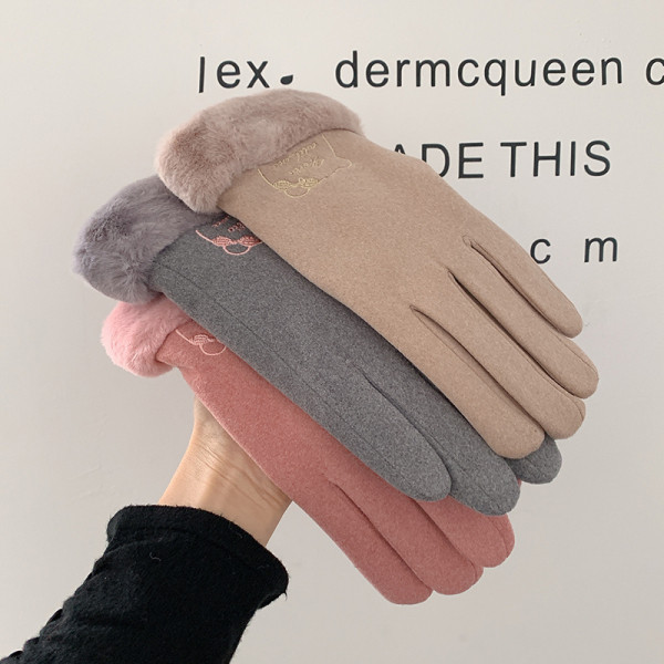 Női téli kesztyű hímzéssel és pehellyel