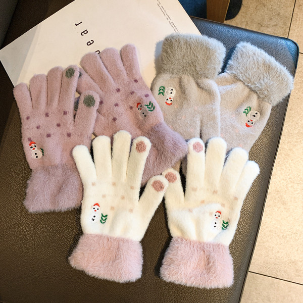 Női téli kesztyű hímzéssel