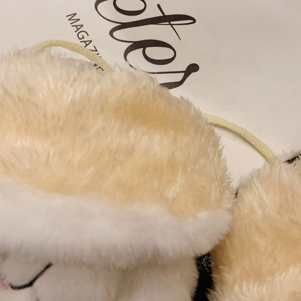 Női pehelykesztyű hímzéssel és nyakkendővel