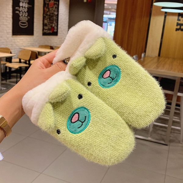 Női téli kesztyű hímzéssel és 3D elemmel