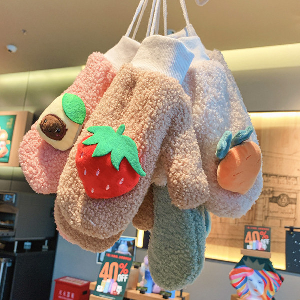 Ženske rukavice od perja sa 3D elementom