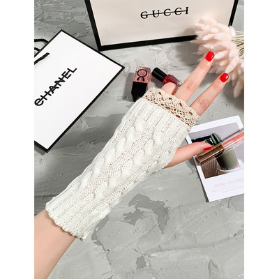 Kivágott modell női kötött kesztyű