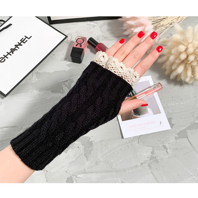 Kivágott modell női kötött kesztyű