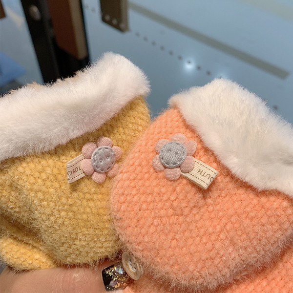 Ležerne ženske rukavice s gumbom i 3D elementom