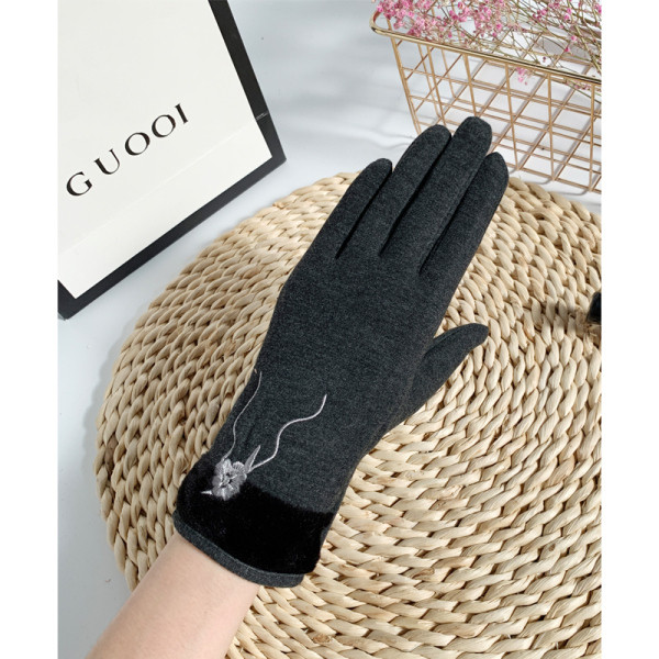 Női gyapjúkesztyű virághímzéssel