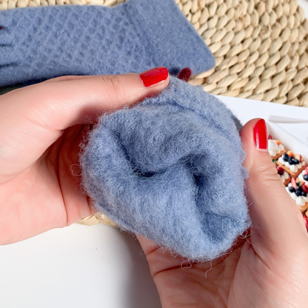 Női gyapjúkesztyű 3D-s szarvas elemekkel