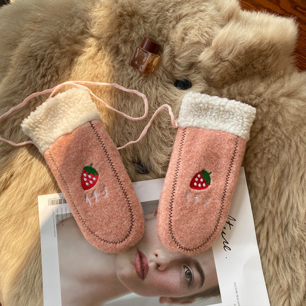 Női téli kesztyű fűzővel és hímzéssel