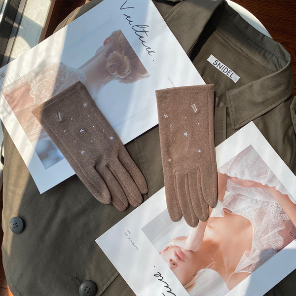 Új női kesztyű modell hímzéssel