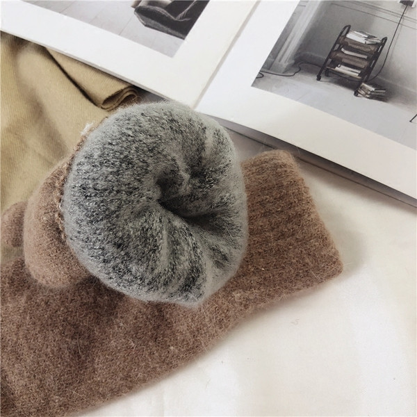 Női téli kötőkesztyűk különböző színekben