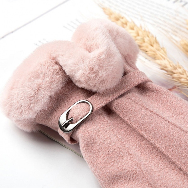 Modern női kesztyű csattal és pehellyel