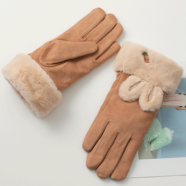 Női velúr kesztyű hímzéssel és pehellyel