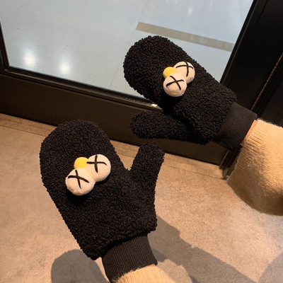 Μοντέρνα γυναικεία γάντια με τρισδιάστατο στοιχείο