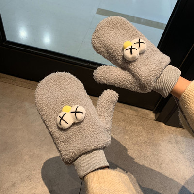 Μοντέρνα γυναικεία γάντια με τρισδιάστατο στοιχείο