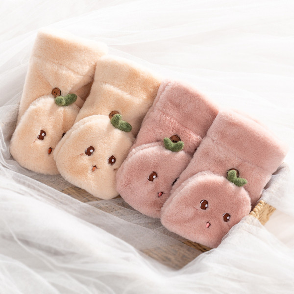 Plüss női kesztyű hímzéssel és 3D elemmel