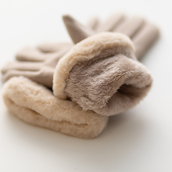 Velúr női kesztyű hímzéssel