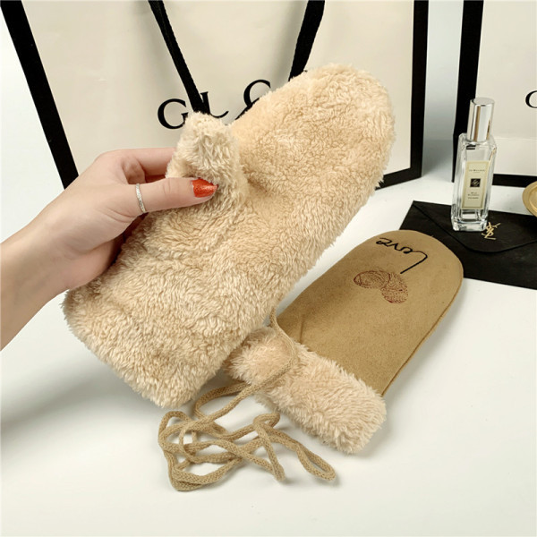 Ženske antilop rukavice sa izvezenim srcem