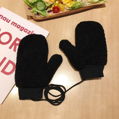 Mitmes värvitoonis plüüsist naiste kindad