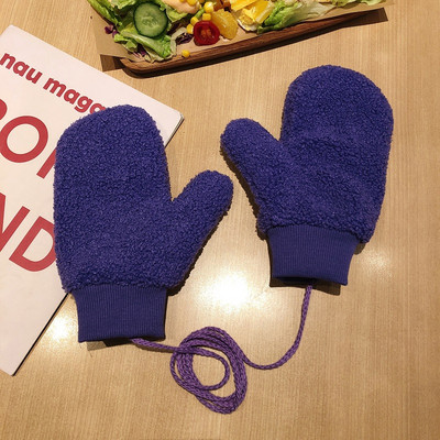 Mitmes värvitoonis plüüsist naiste kindad