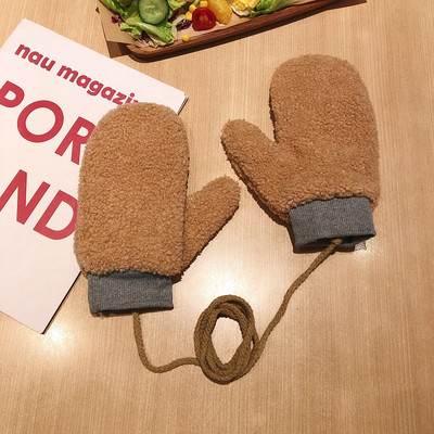 Mitmes värvitoonis plüüsist naiste kindad
