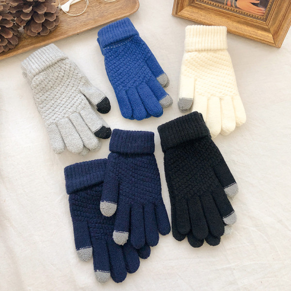 Új, letisztult női kötőkesztyű modell