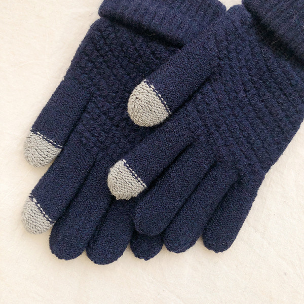 Új, letisztult női kötőkesztyű modell