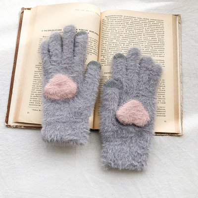 Aktuális női kesztyű rátéttel - 3D szív