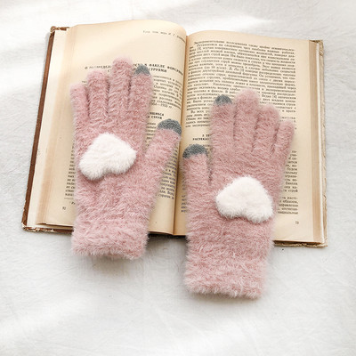 Aktuális női kesztyű rátéttel - 3D szív