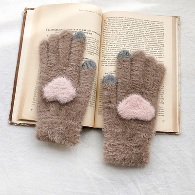 Aktuális női kesztyű rátéttel - 3D szív