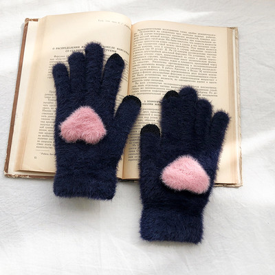 Aktuális női kesztyű rátéttel - 3D szív