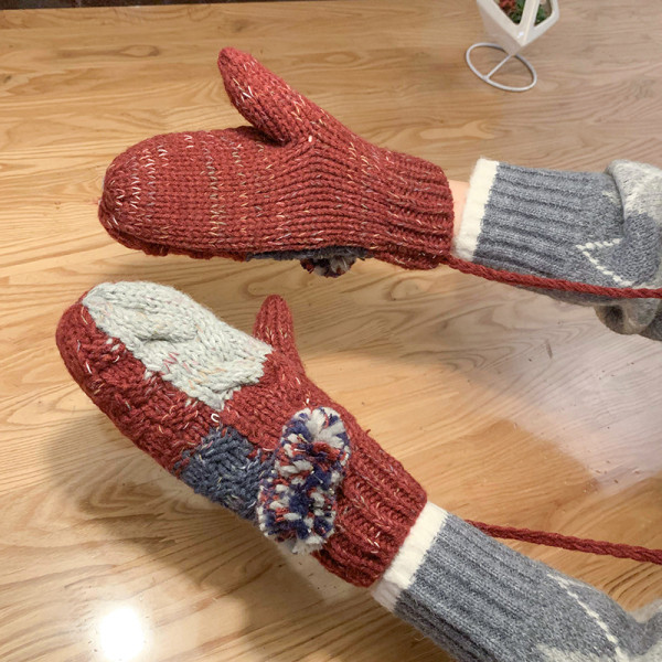 Új bojtos női kötőkesztyű modell
