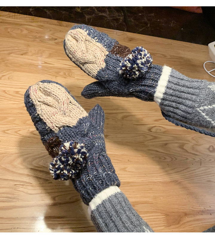 Új bojtos női kötőkesztyű modell