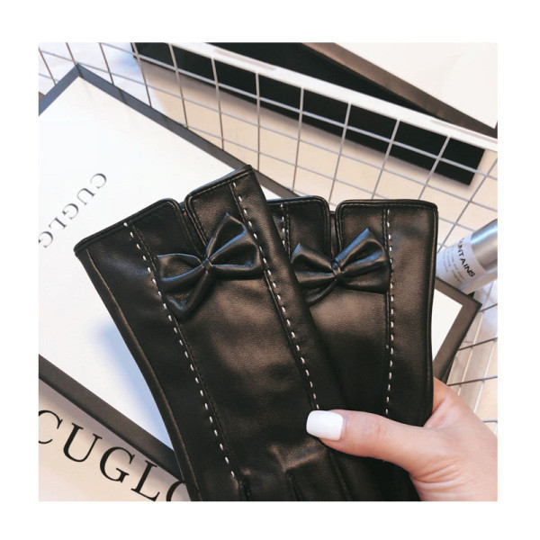 Ženske rukavice od eko kože sa trakama i sjajnim efektom