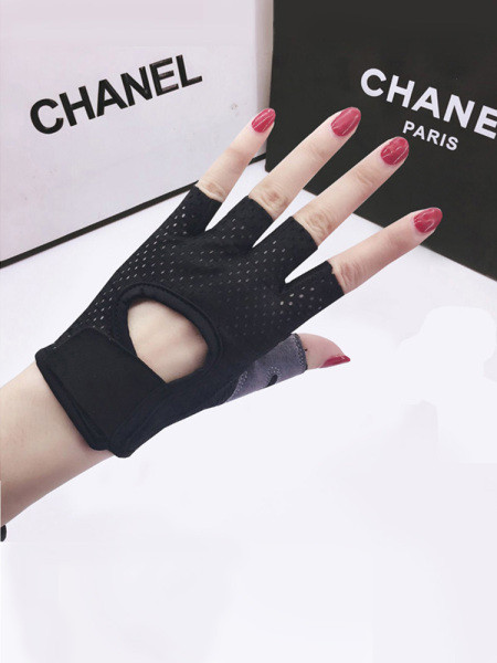 Légáteresztő anyagból készült női kesztyű, különféle sportokhoz