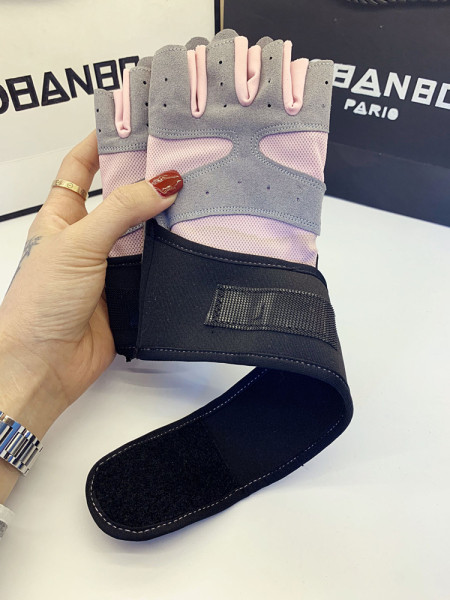 Légáteresztő anyagból készült női kesztyű, különféle sportokhoz