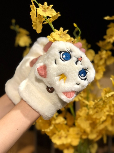 Hímzéssel ellátott női pehelykesztyű - három modell