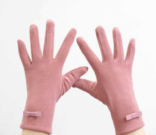 Modern női kesztyű pehellyel és szalaggal - többféle modell